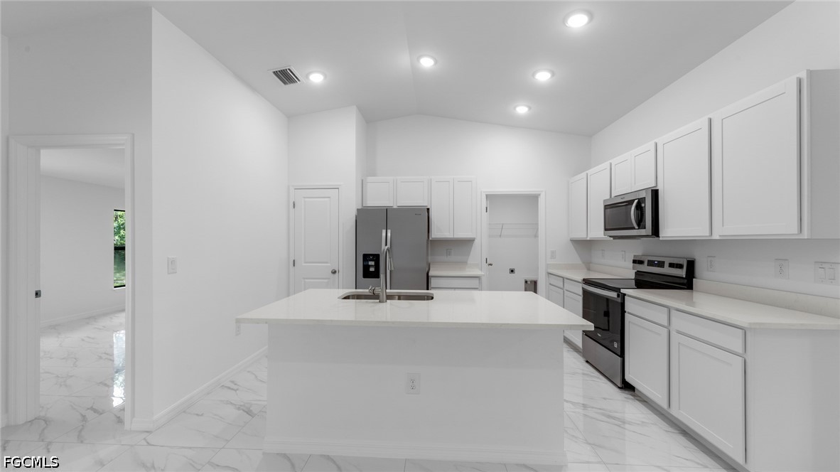 4 Bed SingleFamilyResidence for Sale in Lehigh Acres, photo 10