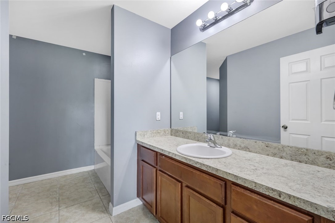 3 Bed SingleFamilyResidence for Sale in Lehigh Acres, photo 10