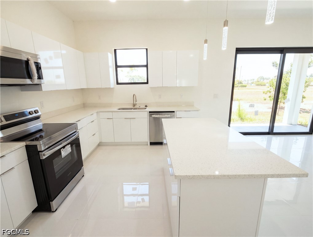 4 Bed SingleFamilyResidence for Sale in Cape Coral, photo 10
