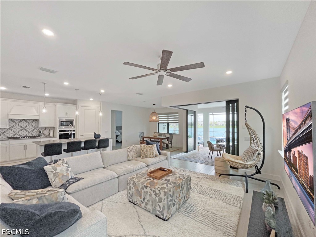 3 Bed Pool Home for Sale in Manatee Cove, FL, $7,500 — photo 10