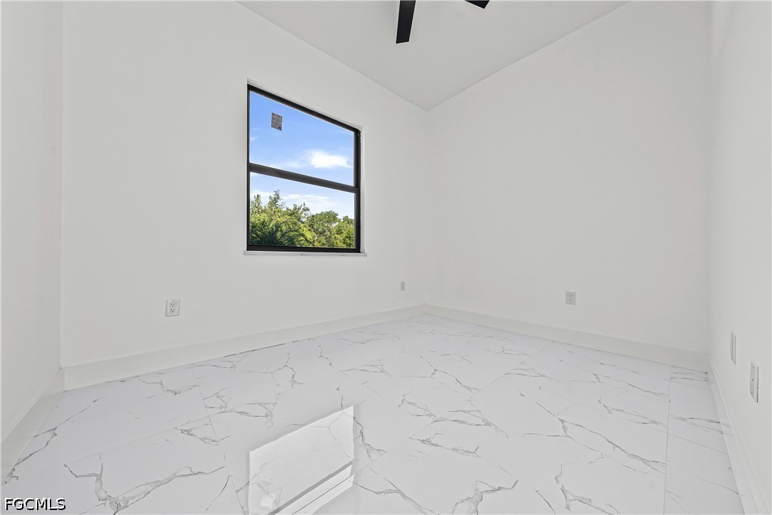 3 Bed SingleFamilyResidence for Sale in Lehigh Acres, photo 10