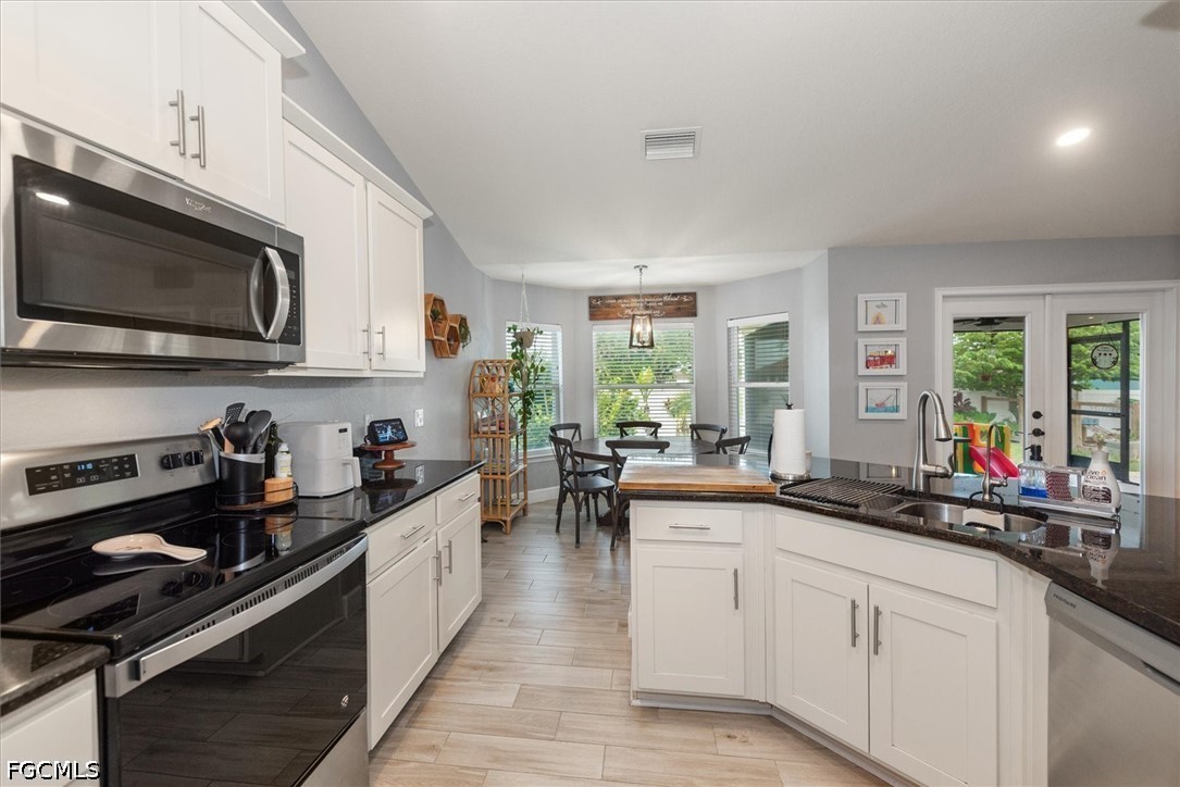4 Bed SingleFamilyResidence for Sale in Cape Coral, photo 10