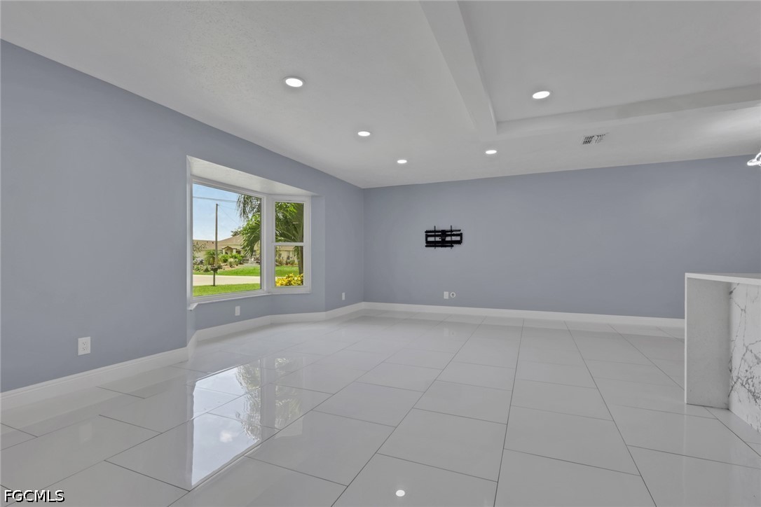 3 Bed SingleFamilyResidence for Sale in Cape Coral, photo 10
