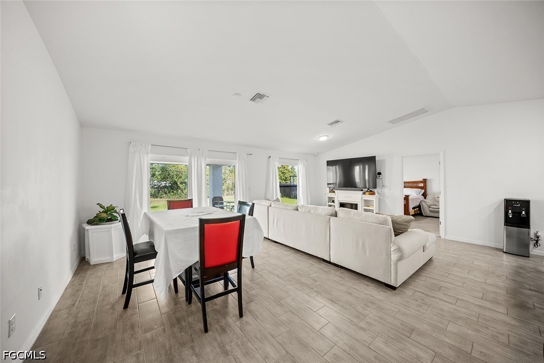 3 Bed SingleFamilyResidence for Sale in Cape Coral, photo 10