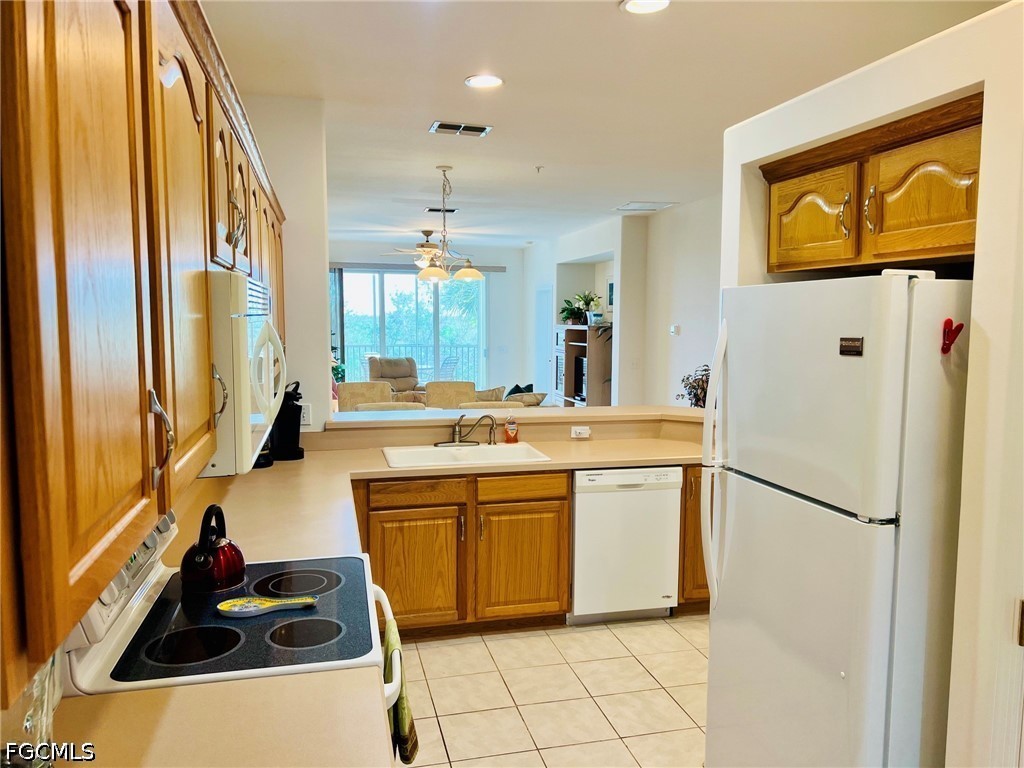 2 Bed Condominium for Sale in Sanibel View Condo, FL, $3,900 — photo 10