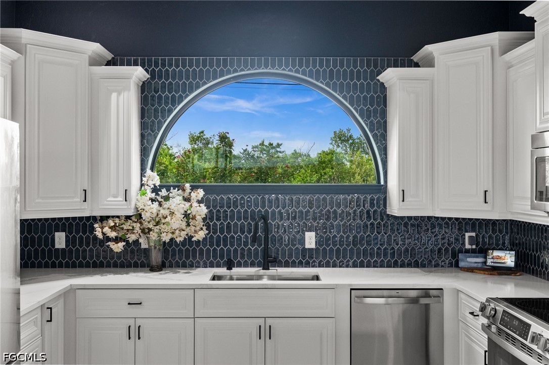3 Bed Pool Home for Sale in Galt Island Shores, FL, $874,000 — photo 10