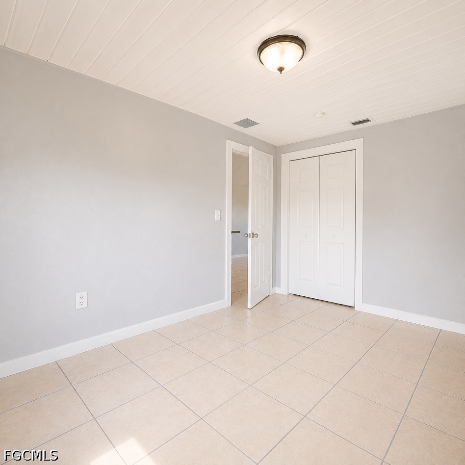 2 Bed Condominium for Sale in Fort Myers, FL, $1,095 — photo 10