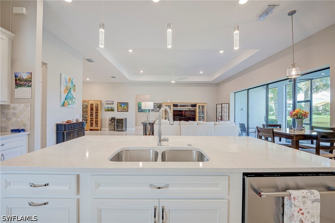 5 Bed SingleFamilyResidence for Sale in Avalon Park, FL — photo 10