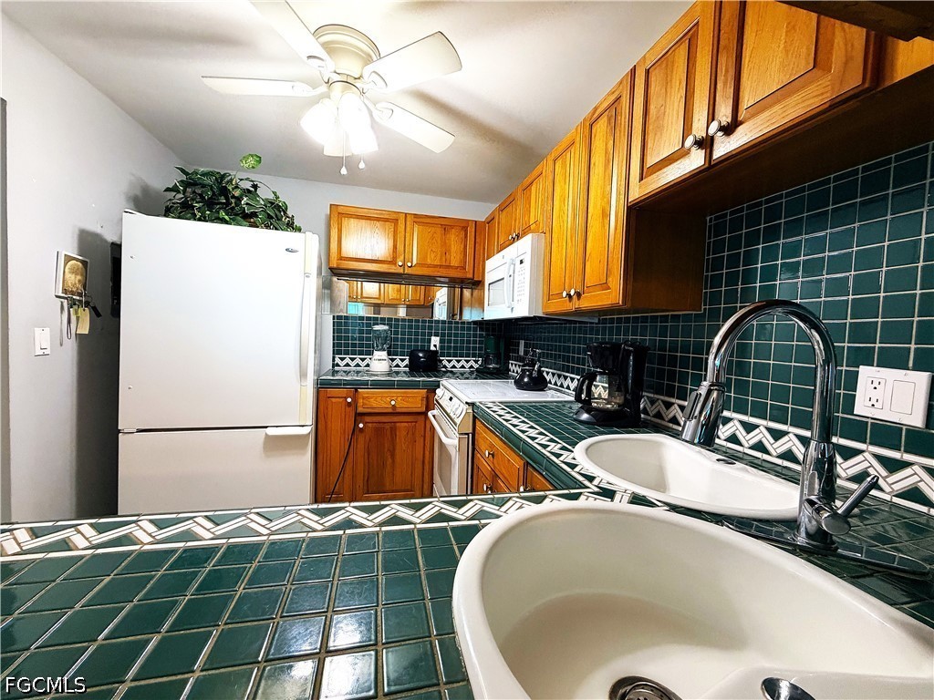 1 Bed Waterfront Home for Sale in Schooner Bay, FL, $3,500 — photo 10