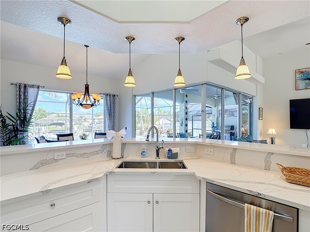 3 Bed Pool Home for Sale in Cape Coral, photo 10