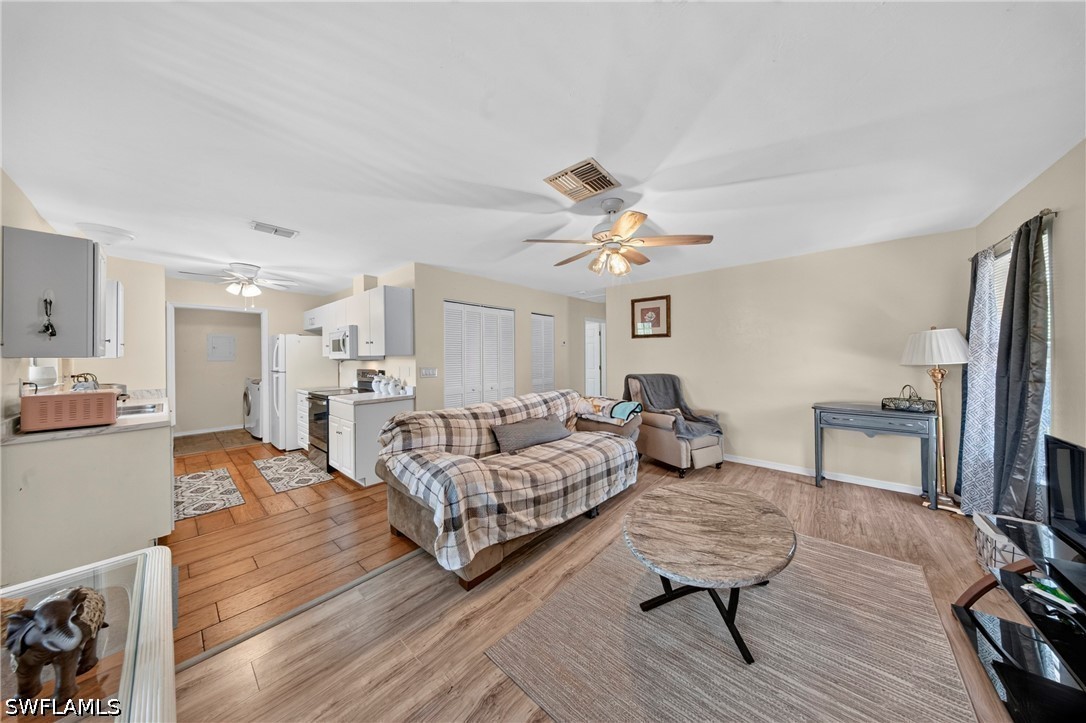 3 Bed SingleFamilyResidence for Sale in Heitmans, FL — photo 10