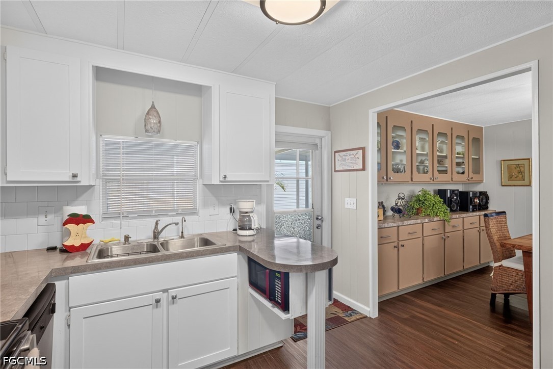 2 Bed ManufacturedHome for Sale in North Fort Myers, FL — photo 10