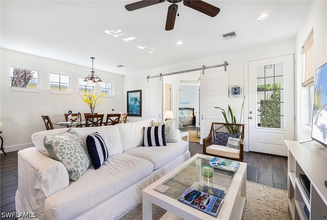 5 Bed SingleFamilyResidence for Sale in Kelly Plaza, FL — photo 10