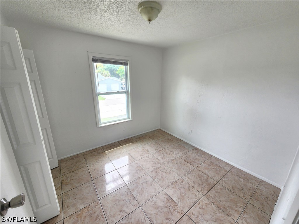4 Bed Duplex for Sale in Country Manor Amended, FL, $499,000 — photo 10