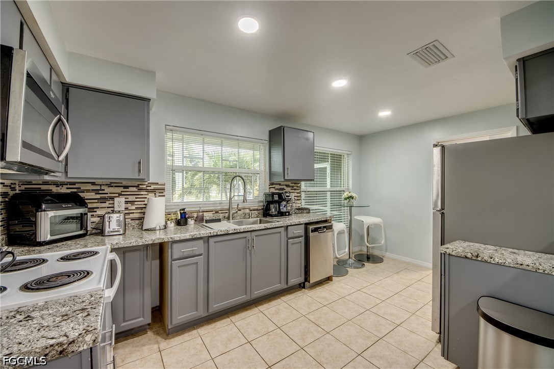 3 Bed Pool Home for Sale in Cape Coral, photo 10