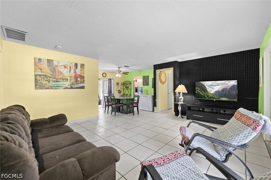 2 Bed SingleFamilyResidence for Sale in Lehigh Acres, photo 10