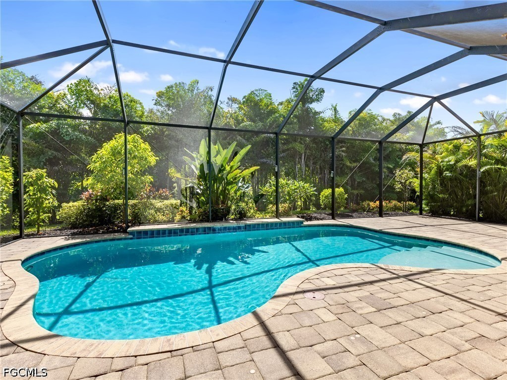 3 Bed Pool Home for Sale in Daniels Place, photo 10