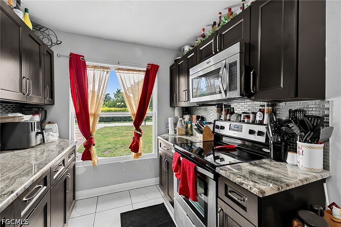 4 Bed SingleFamilyResidence for Sale in Rainbow Groves, photo 10