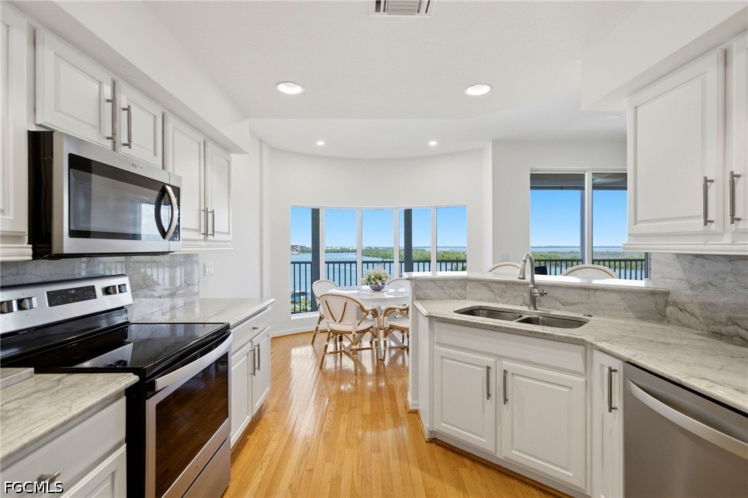3 Bed Waterfront Home for Sale in Waterside At Bay Beach, photo 10