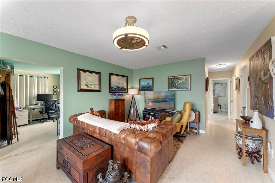 2 Bed SingleFamilyResidence for Sale in Wedgewood, photo 10