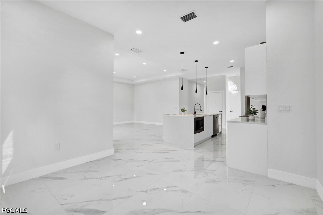 3 Bed SingleFamilyResidence for Sale in Labelle, FL — photo 10