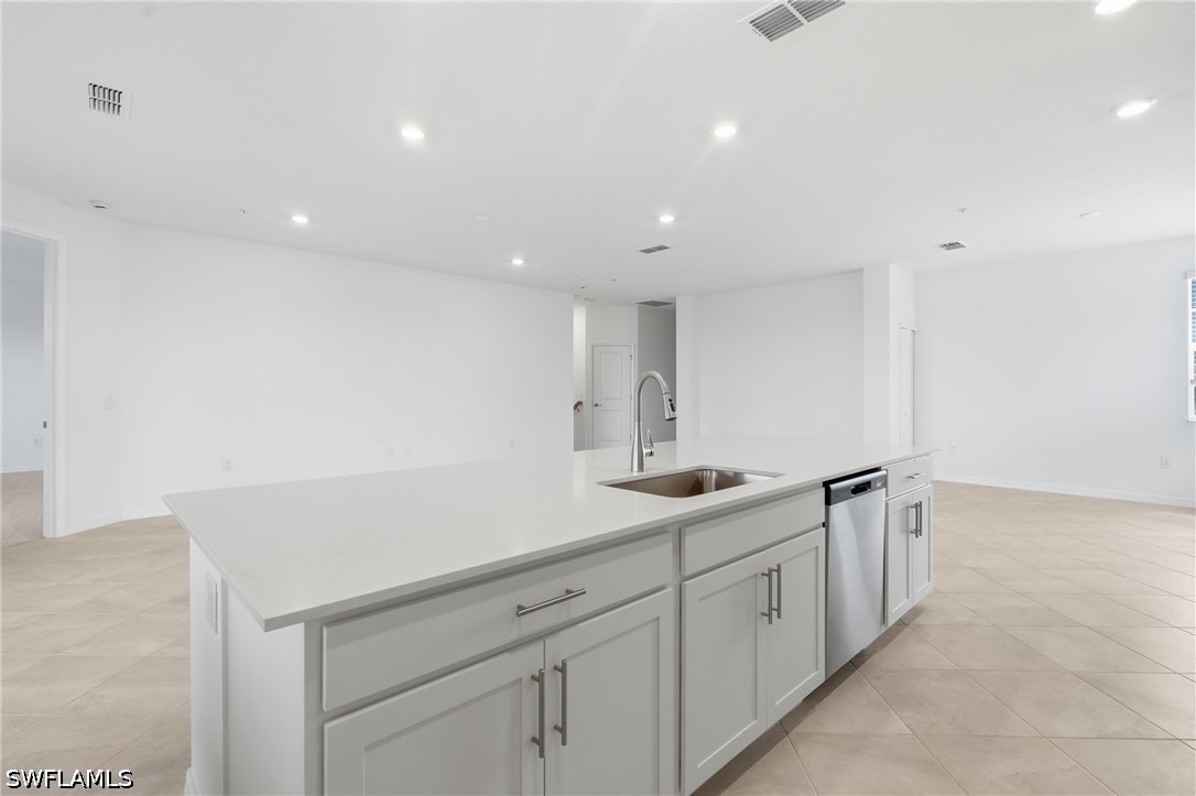 3 Bed Condominium for Sale in Webbs Reserve, FL, $2,500 — photo 10