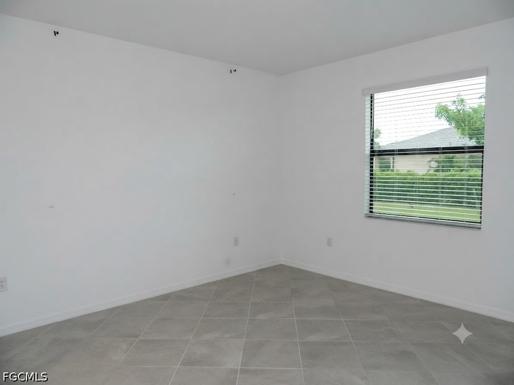 3 Bed SingleFamilyResidence for Sale in Portico, FL — photo 10