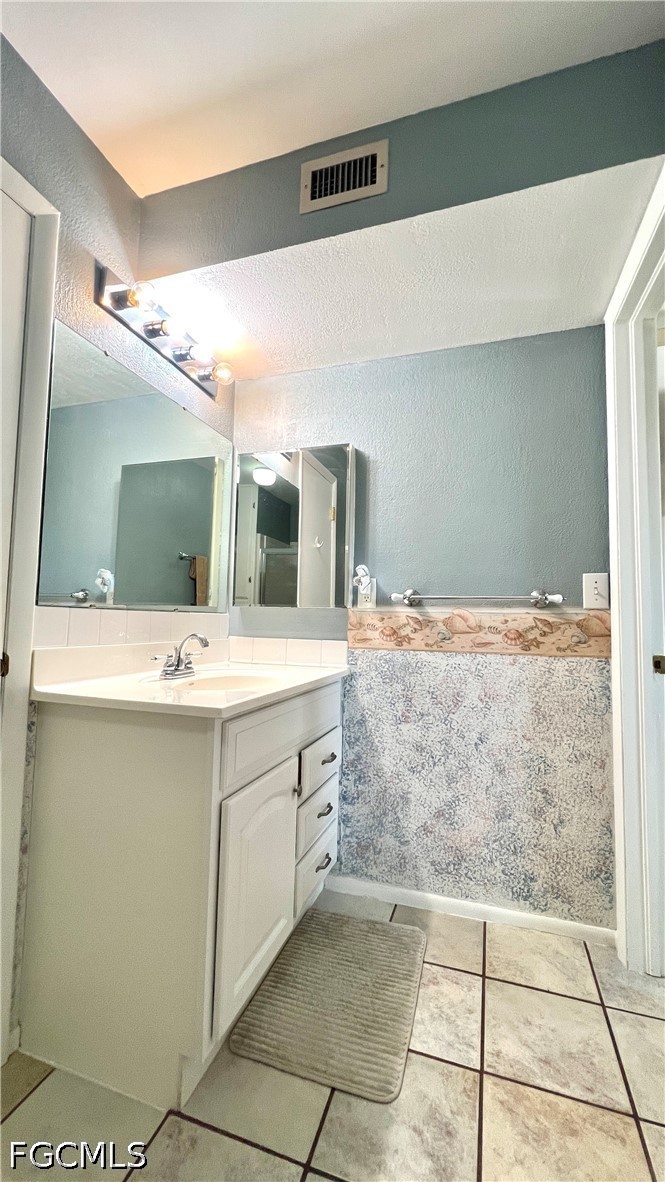 2 Bed Condominium for Sale in Fort Myers, FL, $1,250 — photo 10