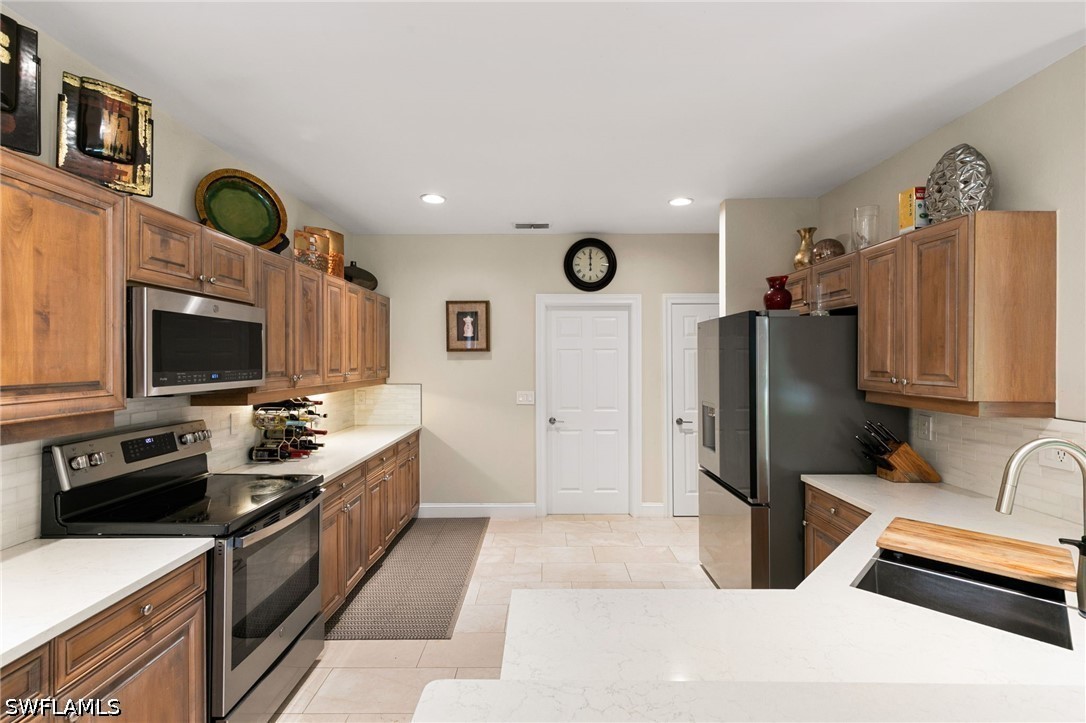 4 Bed SingleFamilyResidence for Sale in Autumn Woods, FL — photo 10