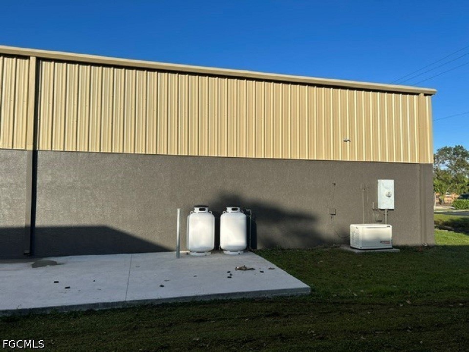 Warehouse for Sale in Fort Myers, FL, $2,100,000 — photo 10