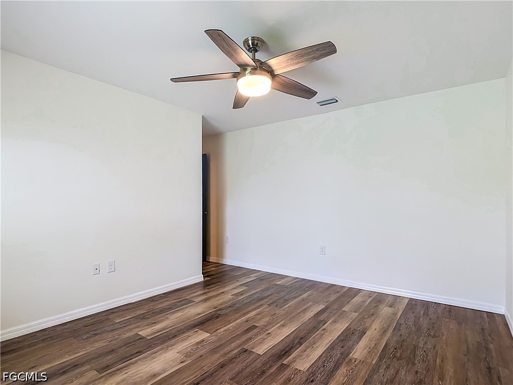 3 Bed SingleFamilyResidence for Sale in Mirror Lakes, FL — photo 10