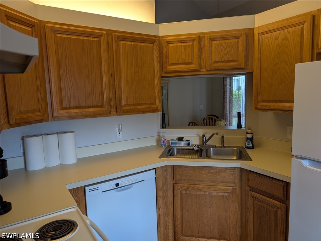 2 Bed SingleFamilyResidence for Sale in Fort Myers, FL — photo 10