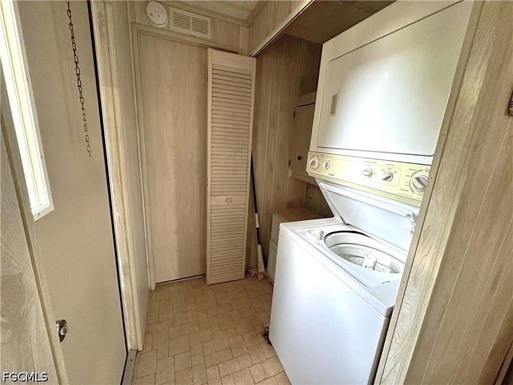 2 Bed ManufacturedHome for Sale in Mobile Manor, FL, $1,200 — photo 10