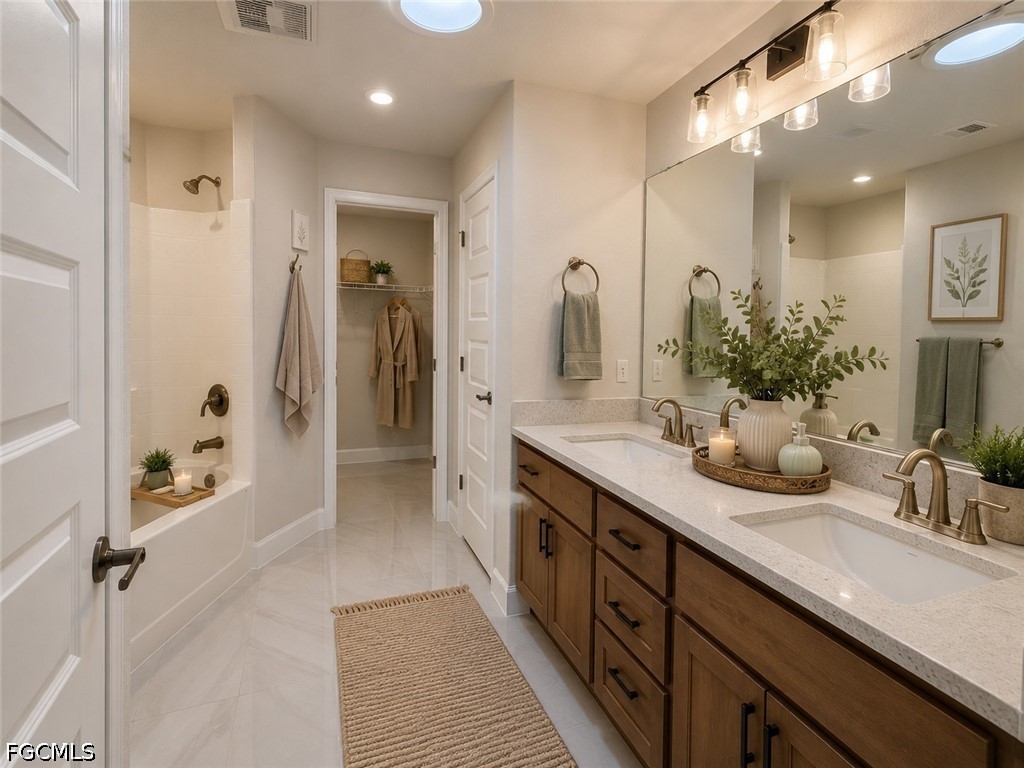 4 Bed SingleFamilyResidence for Sale in Lehigh Acres, photo 10