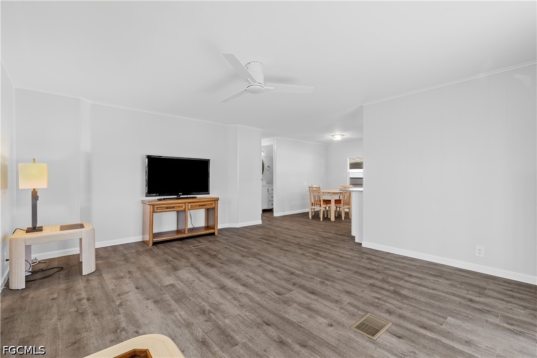 2 Bed ManufacturedHome for Sale in Tamiami Village, photo 10