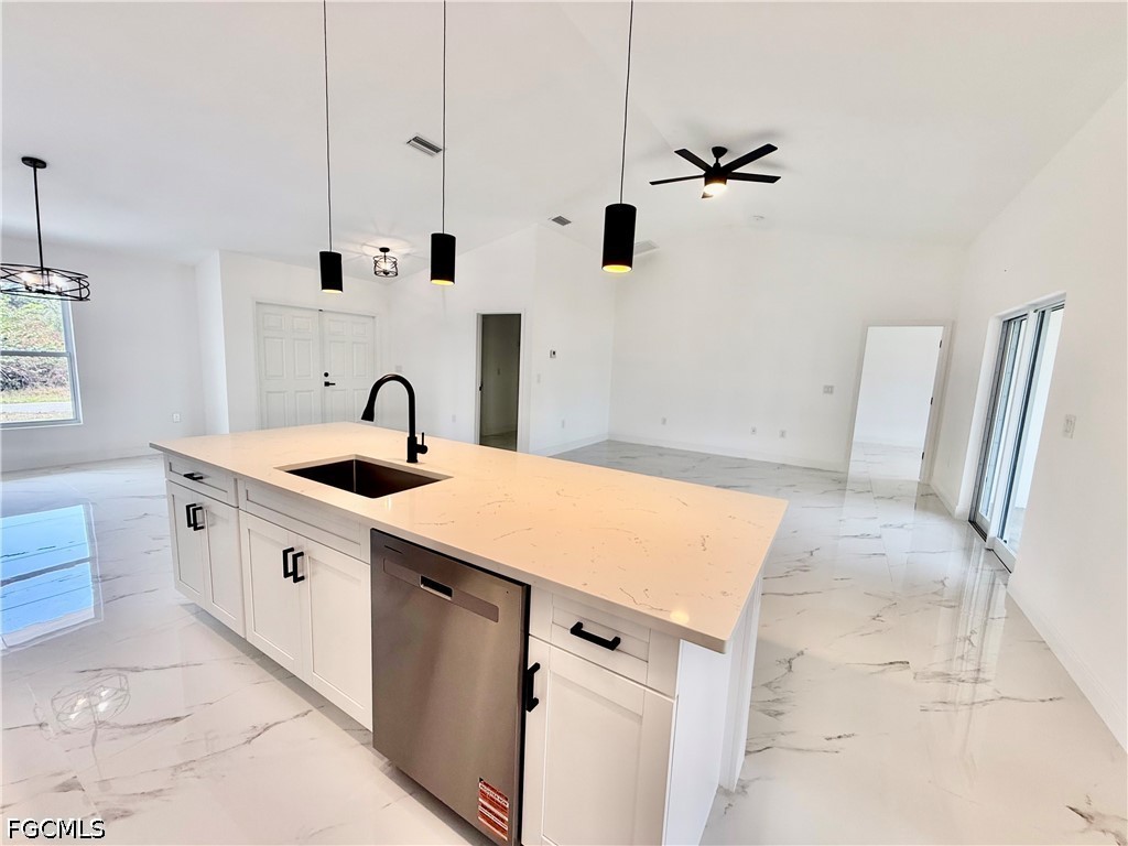 3 Bed SingleFamilyResidence for Sale in Lehigh Acres, photo 10
