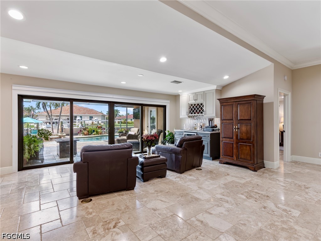 3 Bed Pool Home for Sale in Palm Acres, photo 10