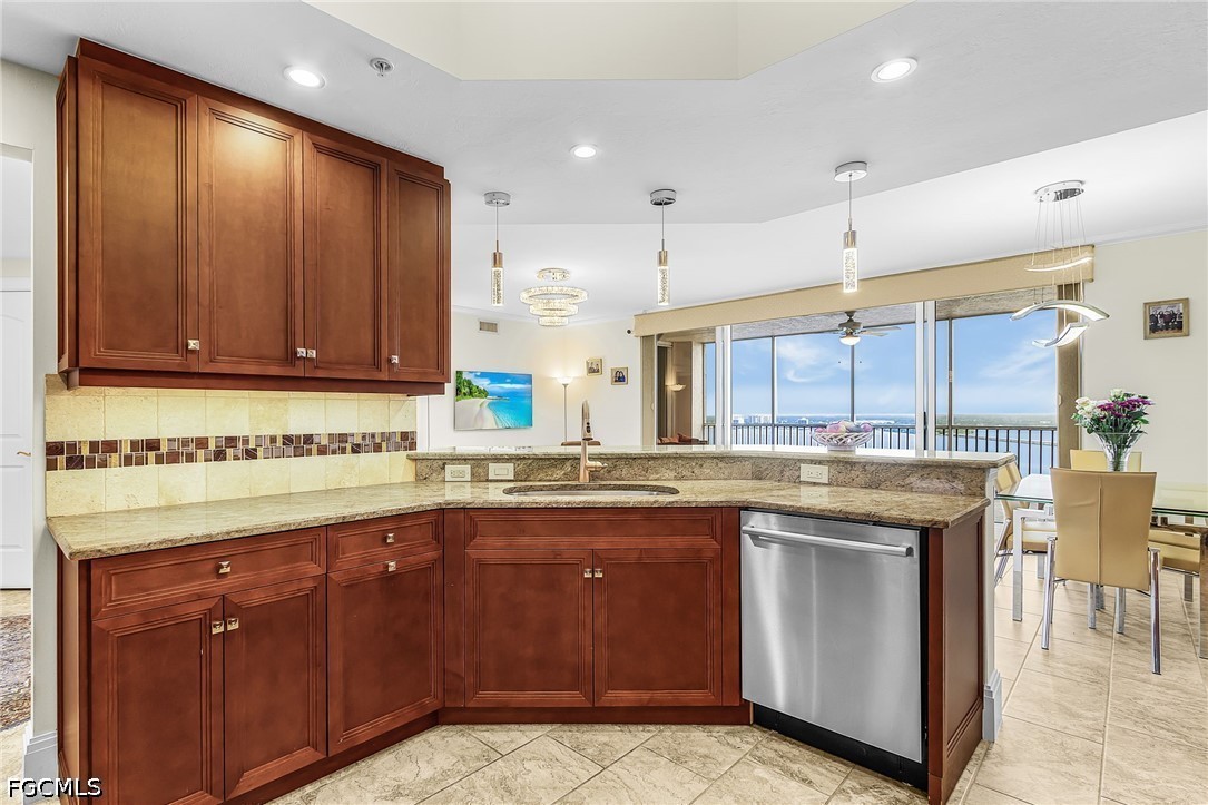 3 Bed Waterfront Home for Sale in Fort Myers, photo 10