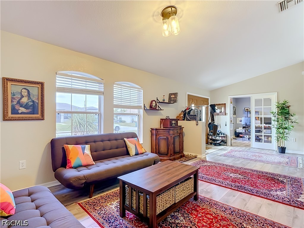3 Bed SingleFamilyResidence for Sale in Cape Coral, photo 10