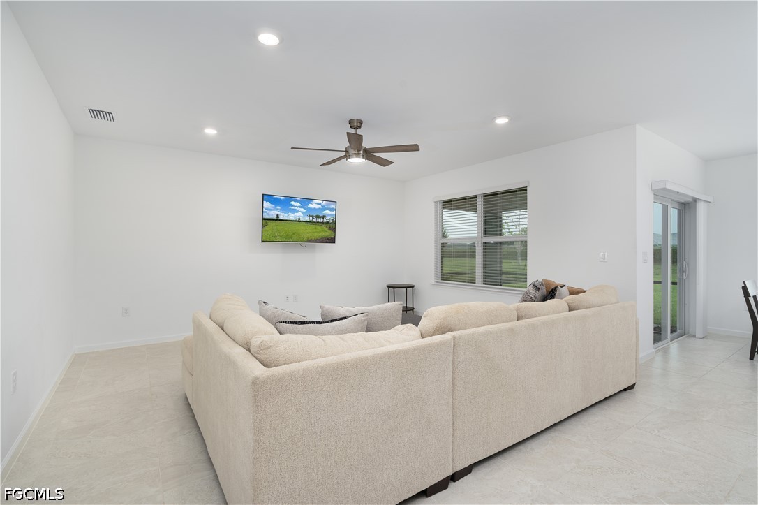 3 Bed SingleFamilyResidence for Sale in Northridge, photo 10