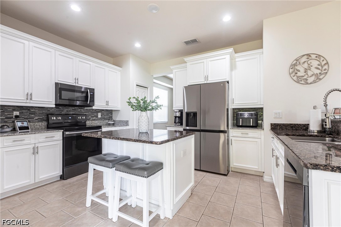 4 Bed SingleFamilyResidence for Sale in Stoneybrook, photo 10