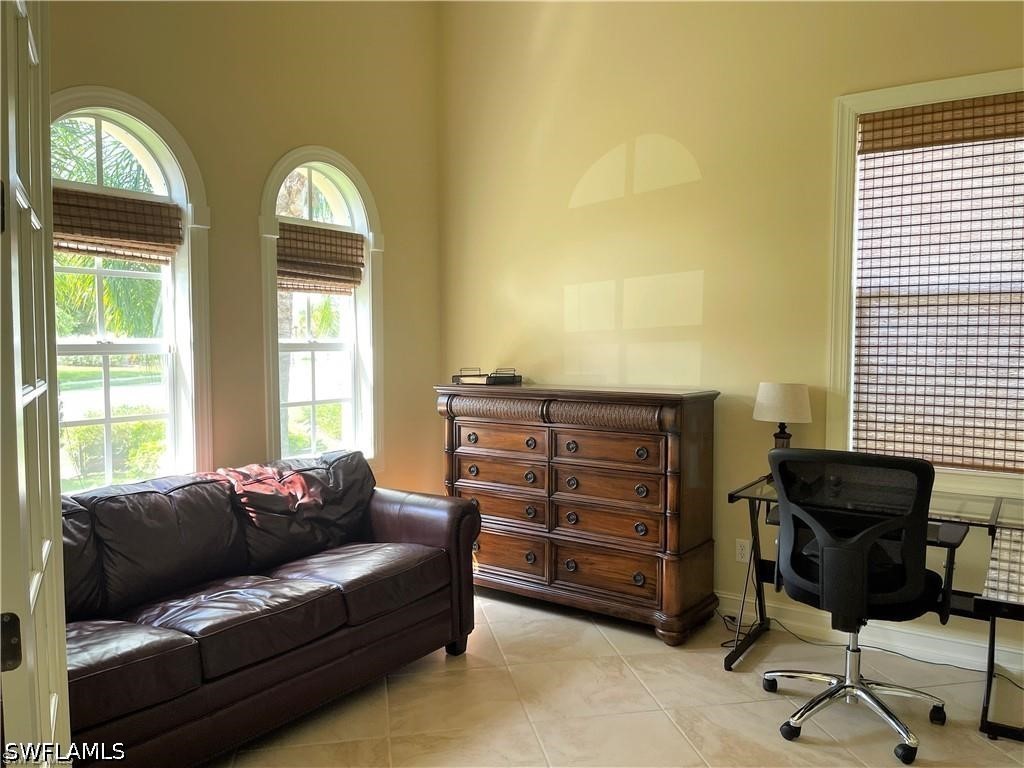 3 Bed Pool Home for Sale in Caldecott, photo 10