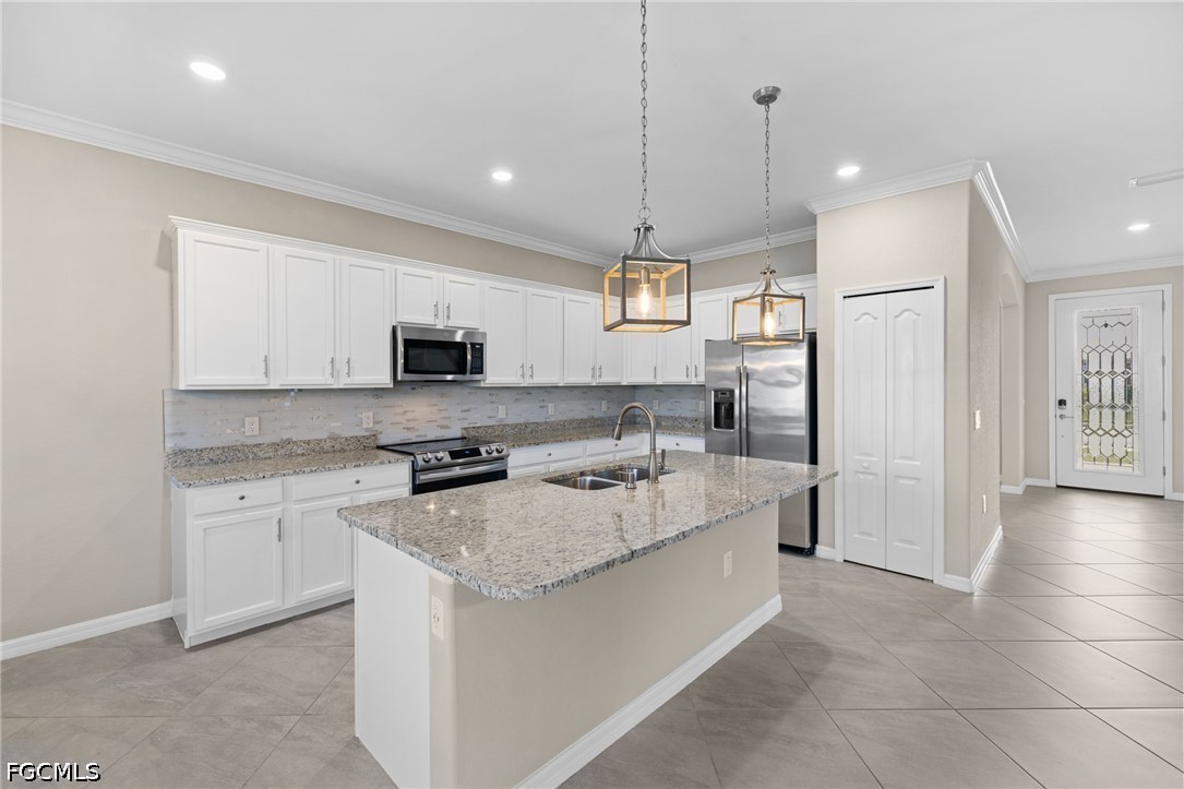 4 Bed SingleFamilyResidence for Sale in Fort Myers, photo 10