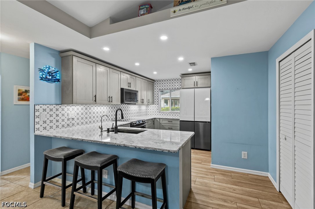 3 Bed SingleFamilyResidence for Sale in Cape Coral, photo 10