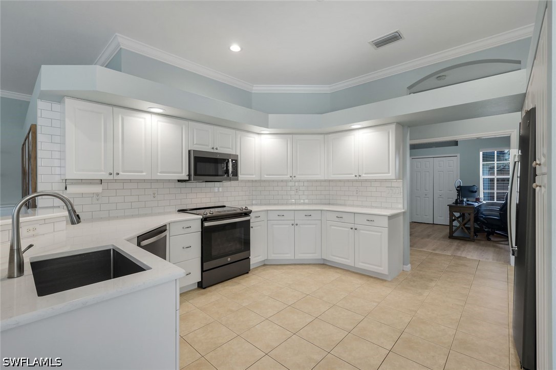 3 Bed Pool Home for Sale in Stonebridge South, photo 10