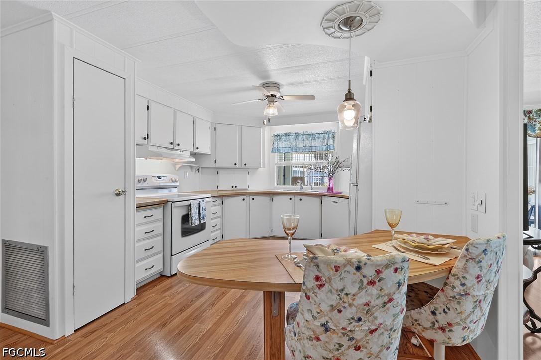 2 Bed ManufacturedHome for Sale in North Fort Myers, photo 10