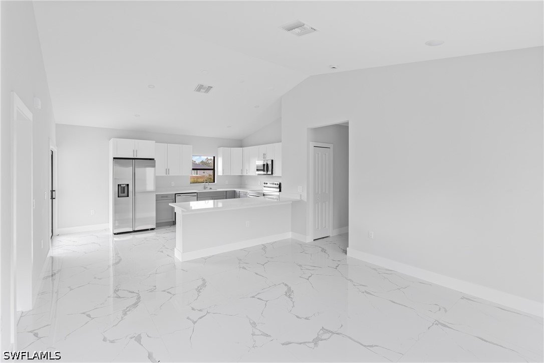 3 Bed SingleFamilyResidence for Sale in Lehigh Acres, photo 10