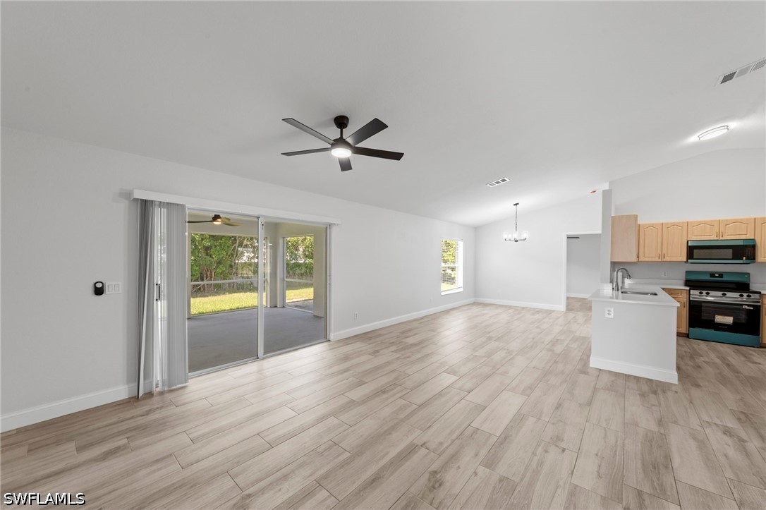 3 Bed SingleFamilyResidence for Sale in Cape Coral, photo 10