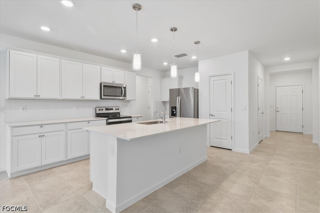 3 Bed SingleFamilyResidence for Sale in Cape Coral, photo 10