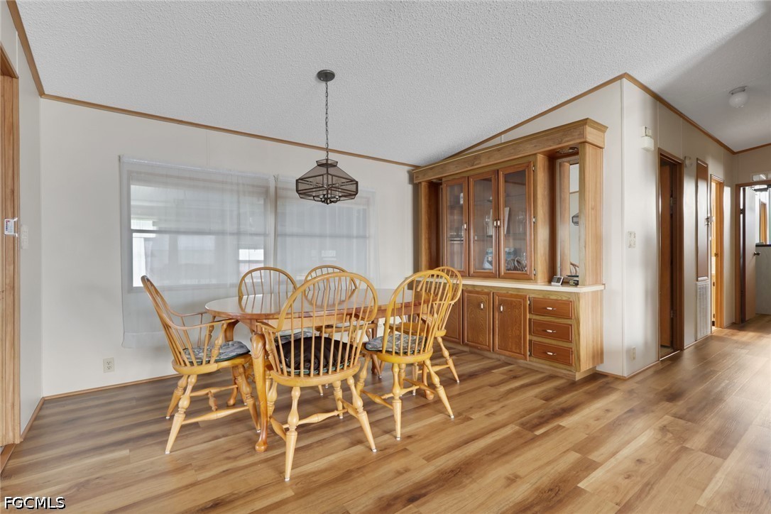 2 Bed ManufacturedHome for Sale in Tamiami Village, photo 10